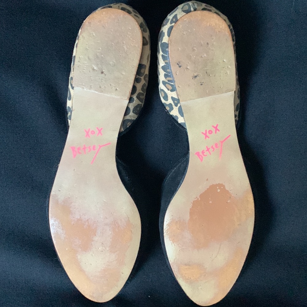 BETSEY JOHNSON Suede Leopard Cocoh Flats - Picture 7 of 8
